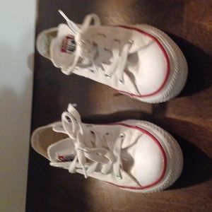 Girls converse